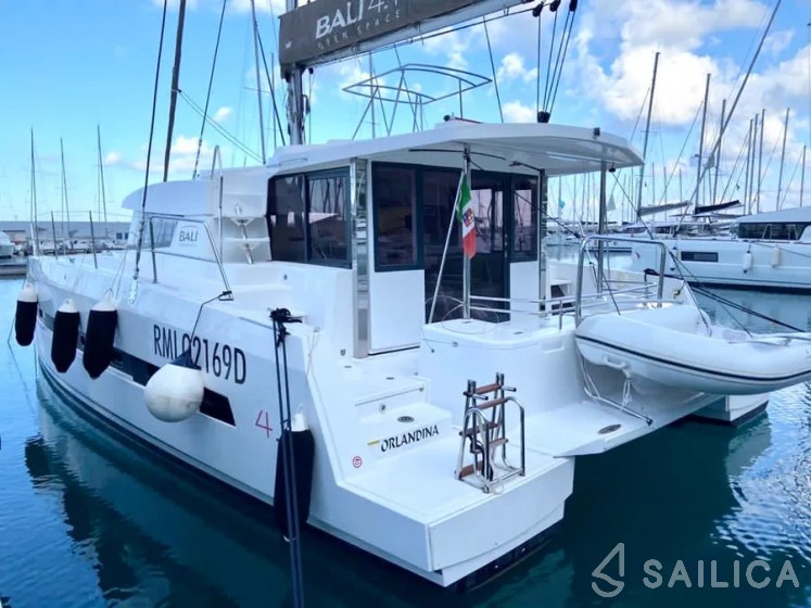 Bali 4.1 - Yacht Charter Sailica