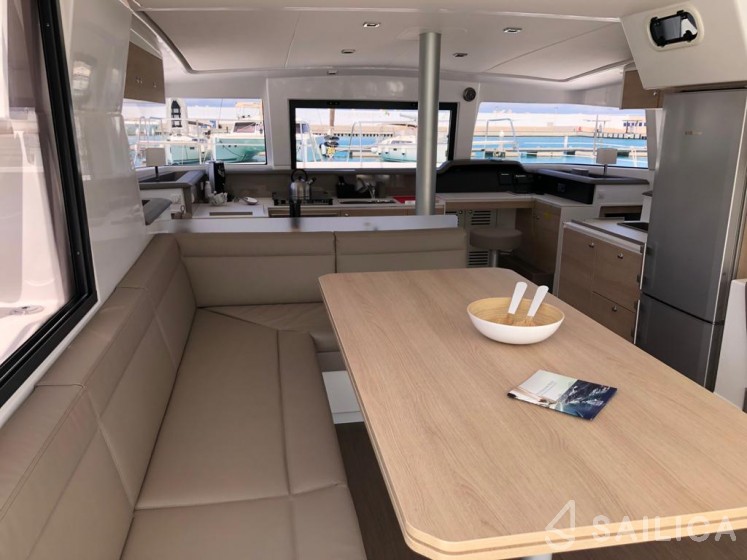 Bali 4.1 - Yacht Charter Sailica