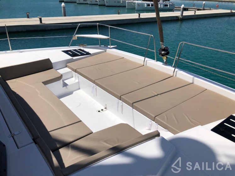 Bali 4.1 - Yacht Charter Sailica