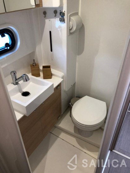 Bali 4.1 - Yacht Charter Sailica