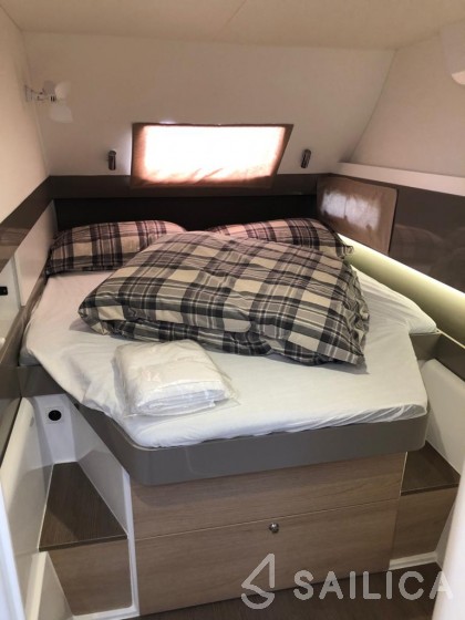 Bali 4.1 - Yacht Charter Sailica