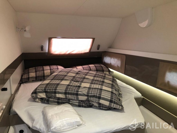 Bali 4.1 - Yacht Charter Sailica