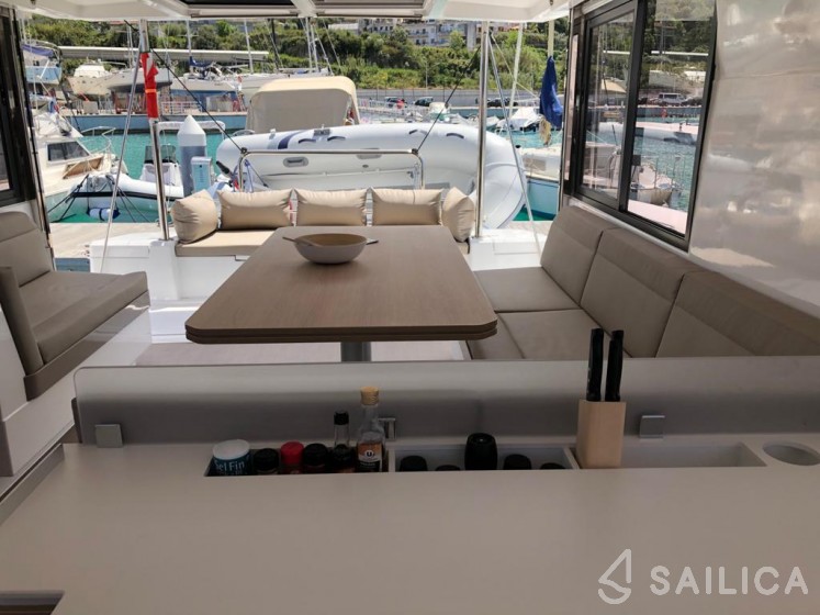 Bali 4.1 - Yacht Charter Sailica