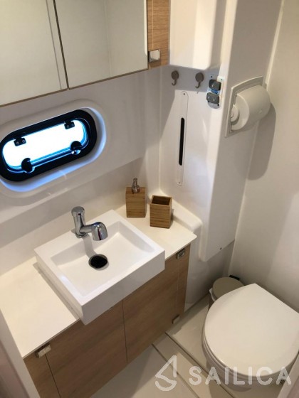 Bali 4.1 - Yacht Charter Sailica