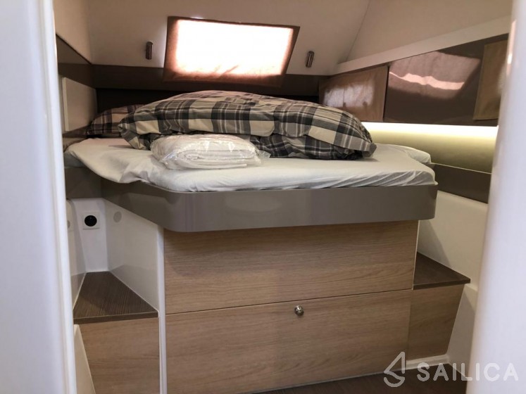 Bali 4.1 - Yacht Charter Sailica