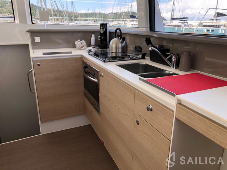 Bali 4.1 - Yacht Charter Sailica