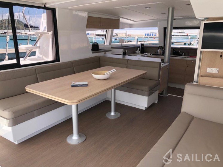 Bali 4.1 - Yacht Charter Sailica