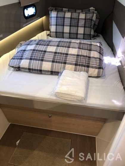 Bali 4.1 - Yacht Charter Sailica
