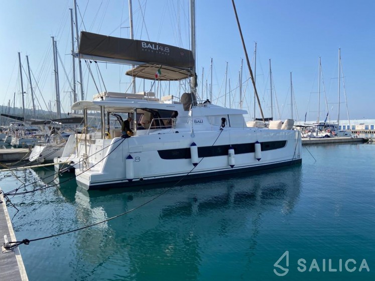 Bali 4.8  - Yacht Charter Sailica