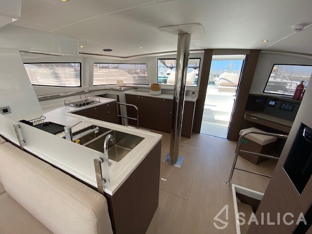 Bali 4.6 - Yacht Charter Sailica