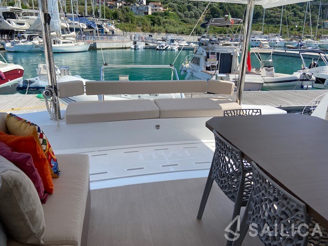 Bali 4.6 - Yacht Charter Sailica