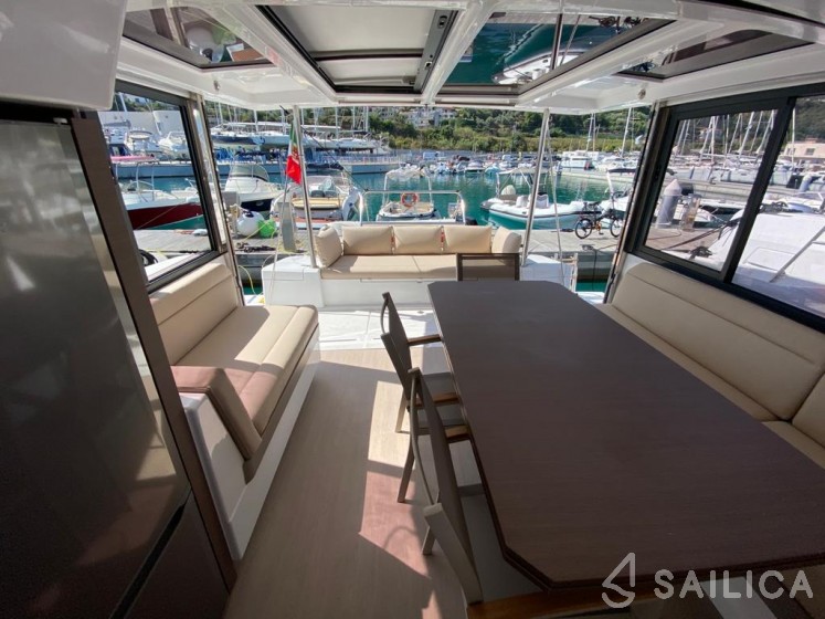 Bali 4.1 - Yacht Charter Sailica