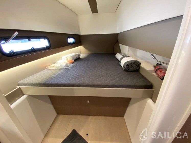 Bali 4.1 - Yacht Charter Sailica