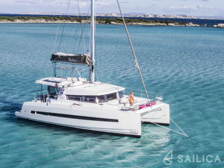 Bali 4.1 - Yacht Charter Sailica
