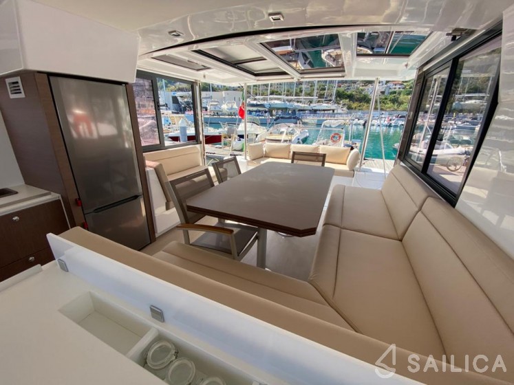 Bali 4.1 - Yacht Charter Sailica