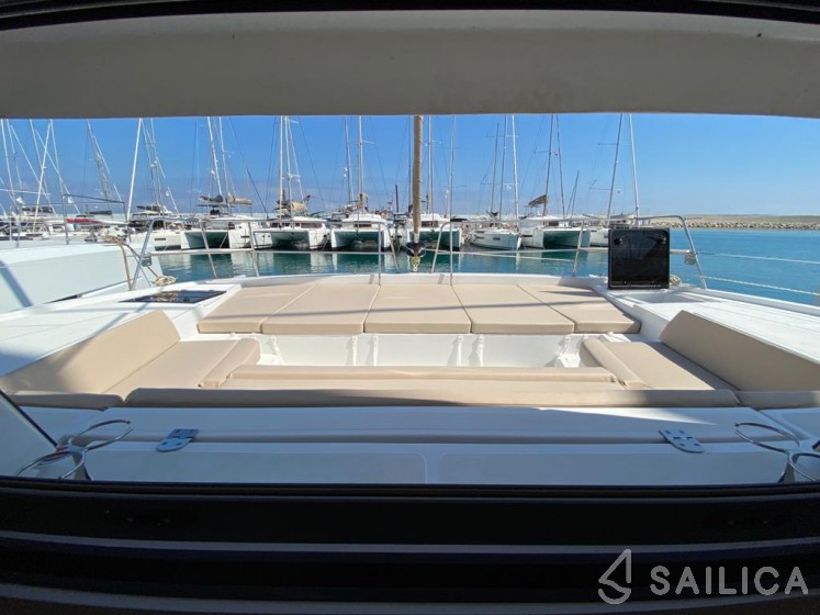 Bali 4.1 - Yacht Charter Sailica