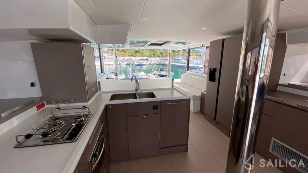 Bali 4.8  - Yacht Charter Sailica