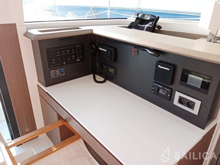 Bali 4.2 - Yacht Charter Sailica