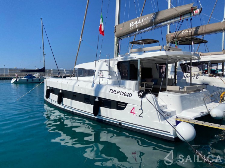 Bali 4.2 - Yacht Charter Sailica