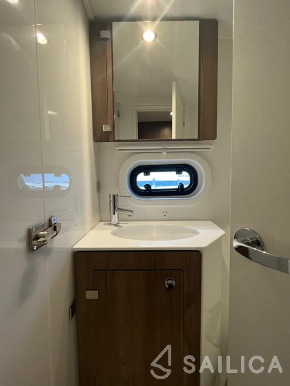 Bali 4.2 - Yacht Charter Sailica