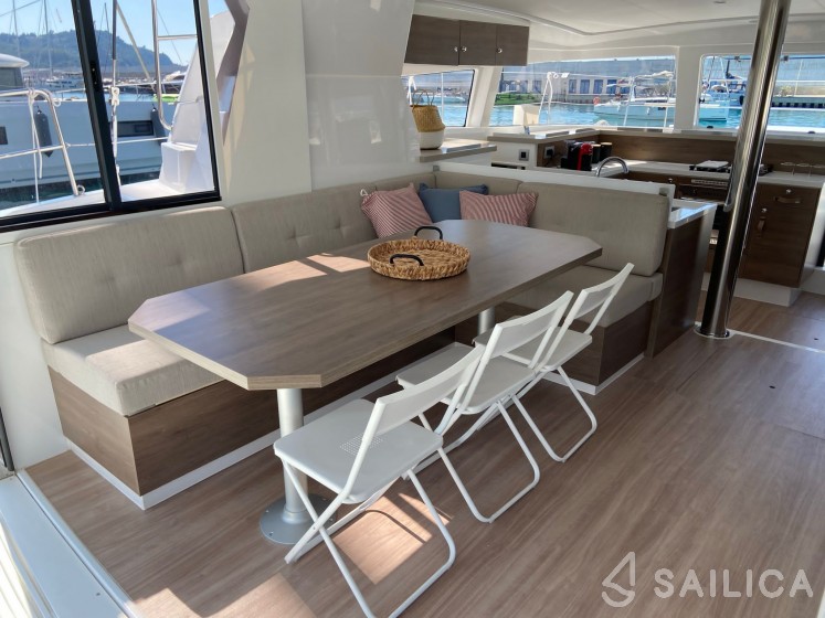 Bali 4.2 - Yacht Charter Sailica