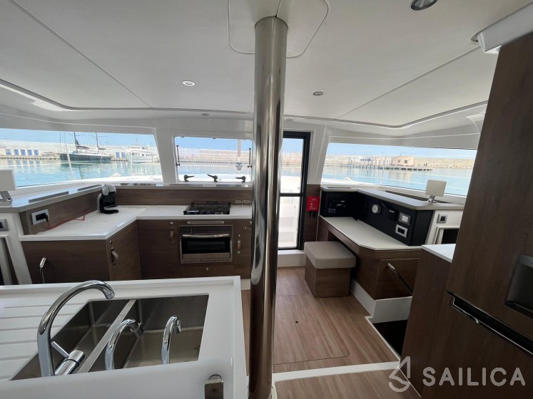 Bali 4.2 - Yacht Charter Sailica