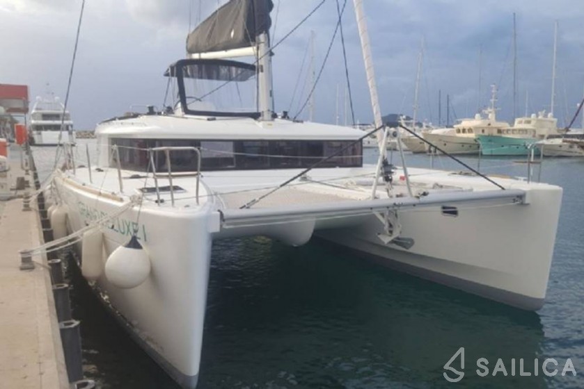 Lagoon 450  Flybridge - Yacht Charter Sailica