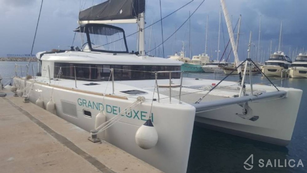 Lagoon 450  Flybridge - Yacht Charter Sailica
