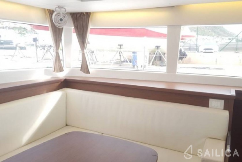 Lagoon 450  Flybridge - Yacht Charter Sailica