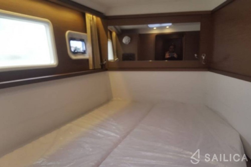 Lagoon 450  Flybridge - Yacht Charter Sailica