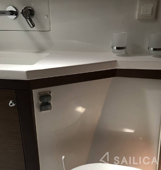 Lagoon 450  Flybridge - Yacht Charter Sailica