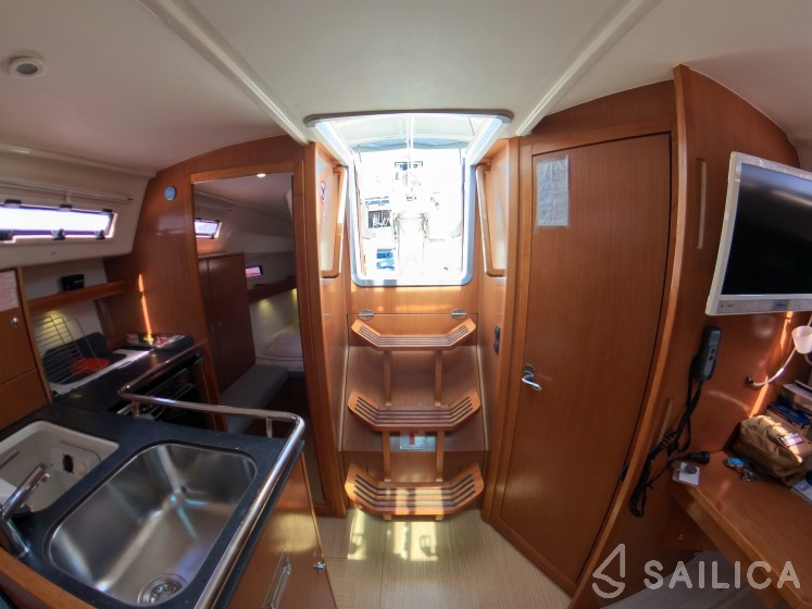 Bavaria 32 Cruiser - Yacht Charter Sailica