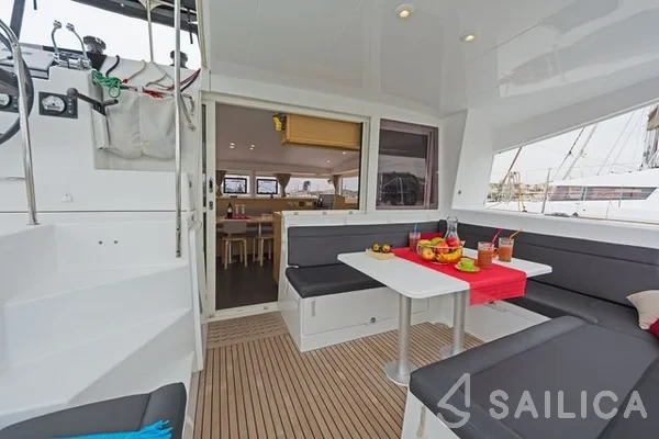 Lagoon 400 S2 - Yacht Charter Sailica