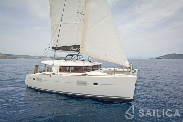 Lagoon 400 S2 - Yacht Charter Sailica