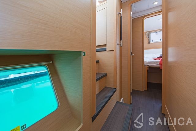 Lagoon 400 S2 - Yacht Charter Sailica