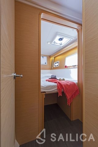 Lagoon 400 S2 - Yacht Charter Sailica