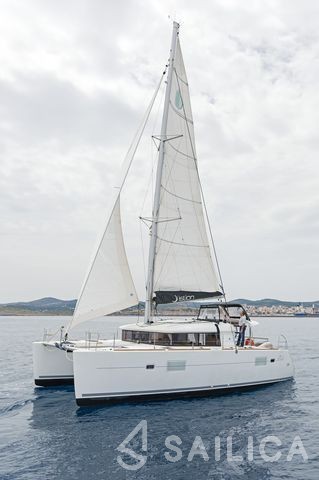 Lagoon 400 S2 - Yacht Charter Sailica