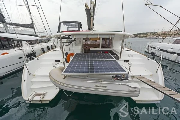 Lagoon 400 S2 - Yacht Charter Sailica