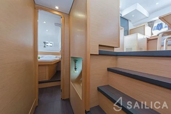 Lagoon 400 S2 - Yacht Charter Sailica