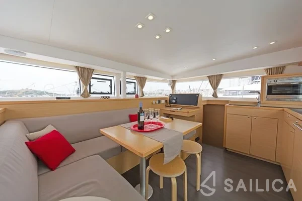 Lagoon 400 S2 - Yacht Charter Sailica