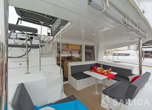 Lagoon 400 S2 - Yacht Charter Sailica