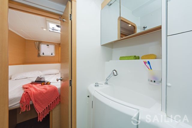 Lagoon 400 S2 - Yacht Charter Sailica