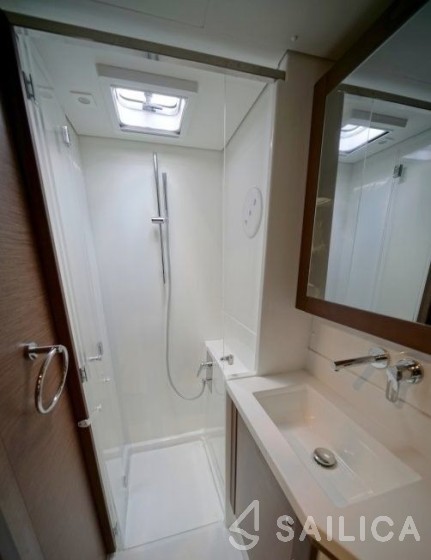 Lagoon 450 S - 4 + 2 cab. - Yacht Charter Sailica