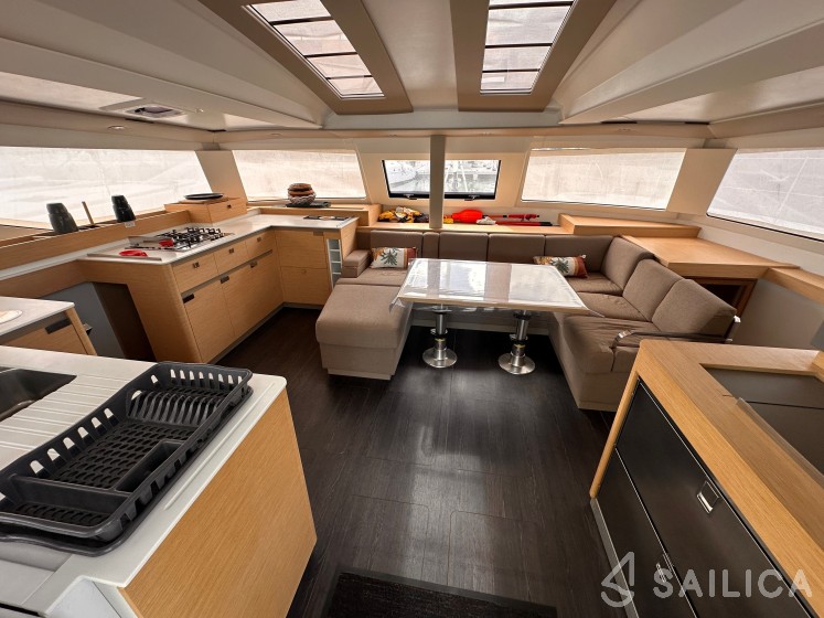 Elba 45 - Yacht Charter Sailica