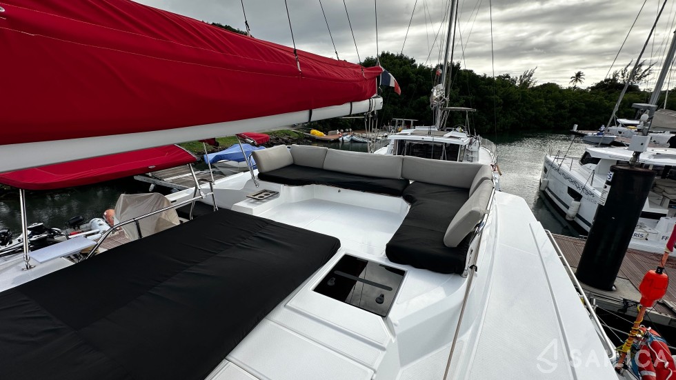 Elba 45 - Yacht Charter Sailica