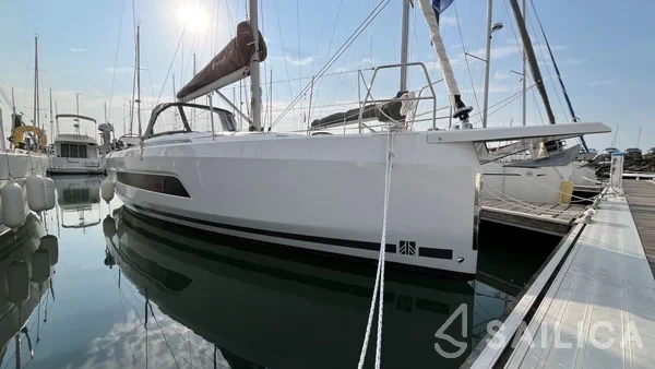 Dufour 37 - Yacht Charter Sailica