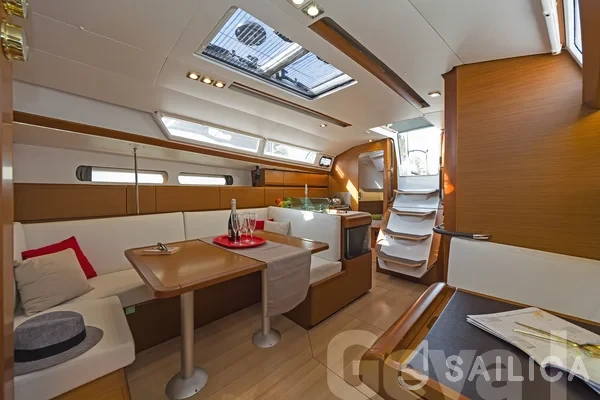 Sun Odyssey 419 - Yacht Charter Sailica