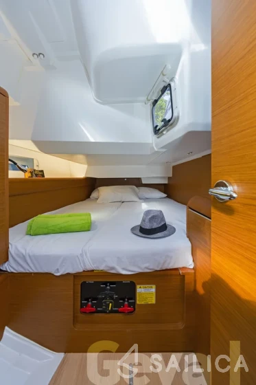 Sun Odyssey 419 - Yacht Charter Sailica
