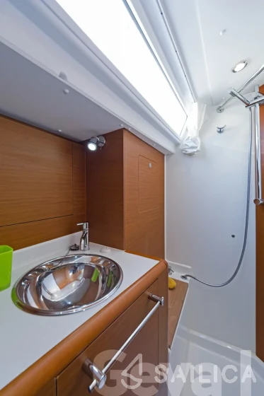 Sun Odyssey 419 - Yacht Charter Sailica