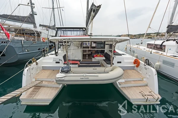 Lagoon 42 - Yacht Charter Sailica